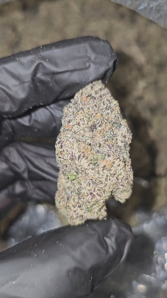 london pound cake | boutique tier | flower